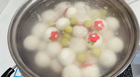Rice dumpling is sweet and harmonious, and Yuanxiao (Filled round balls made of glutinous rice-flour for Lantern Festival) Festival is a happy occasion. Wish everyone a happy Yuanxiao (Filled round balls made of glutinous rice-flour for Lantern Festival)!