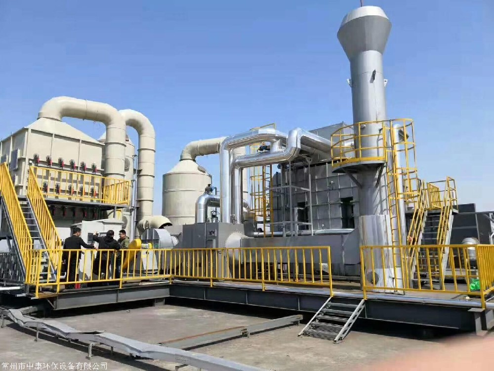 Why are at least three dual thermocouple sets required for temperature measurement points in the RTO combustion chamber?